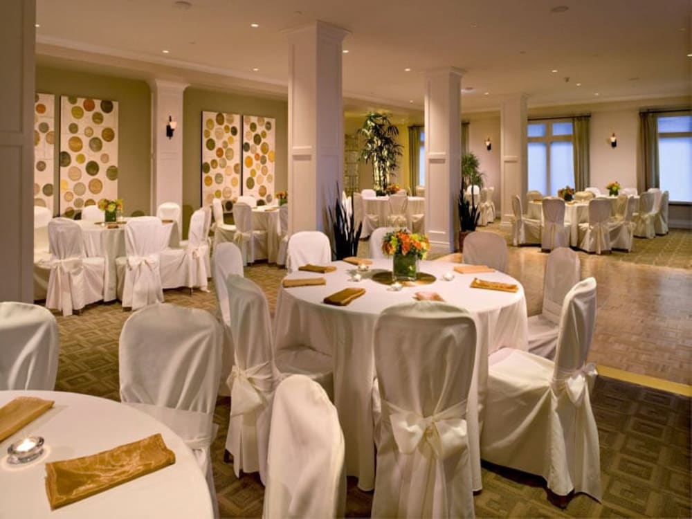 Global Luxury Suites at The Village - photo 54