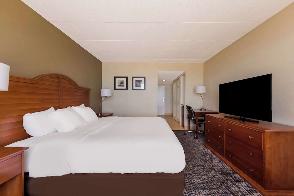Comfort Inn South Oceanfront - photo 20