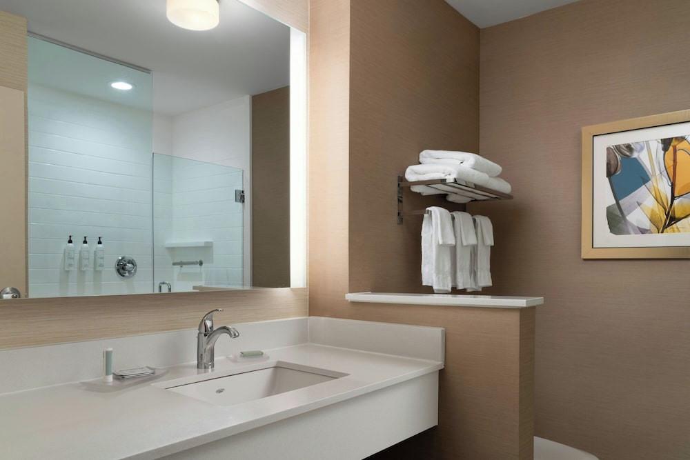 Fairfield Inn & Suites by Marriott London - photo 17