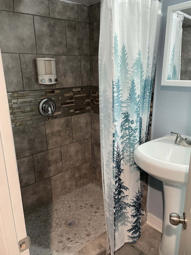 Downtown Suite Close to Topgolf Horseshoe Casino UM Baltimore - photo 12