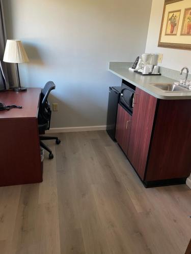 Perry O Inn & Suites - photo 17