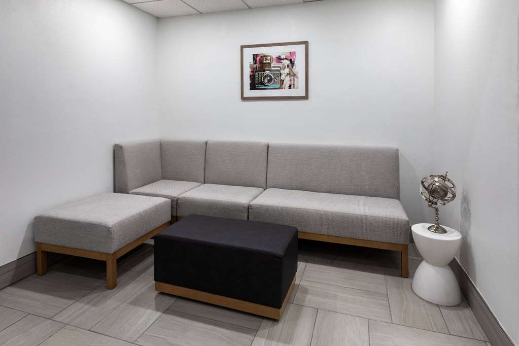 La Quinta Inn & Suites by Wyndham Meridian - photo 7