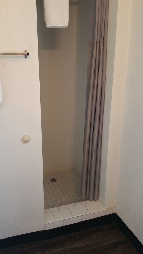 Ontario Inn - photo 24