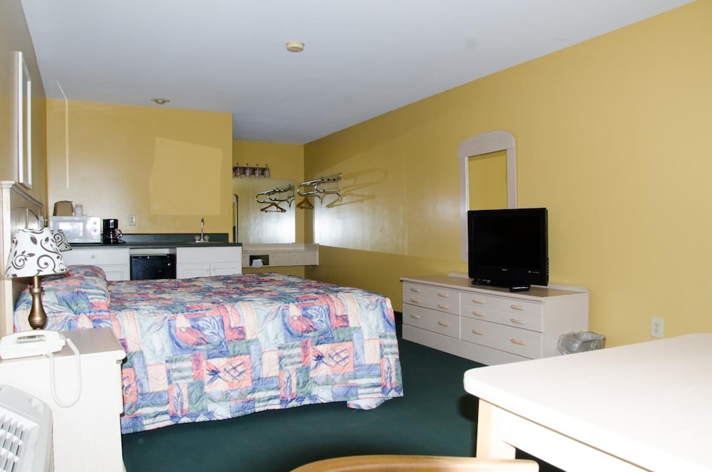 Key West Inn Childersburg - photo 19