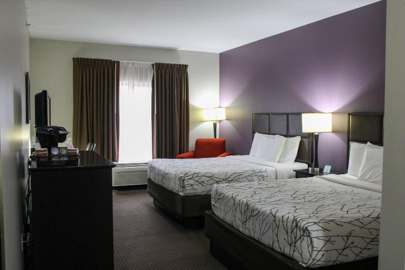 Parkwood Inn & Suites - photo 40