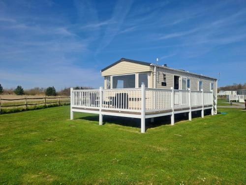 N & V Caravan Sand le mere — hotel in Tunstall