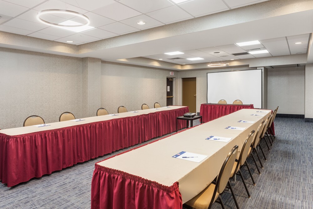 Holiday Inn Express Hotel & Suites Providence Woonsocket by IHG - photo 25