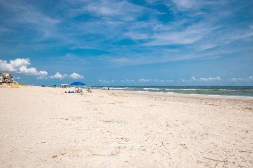 Just Beachy by Oak Island Accommodations - photo 4