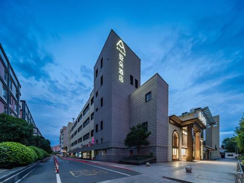 Atour Hotel Shanghai Huajing — 4-Star Luxury Hotel in Shanghai, People's Republic of China
