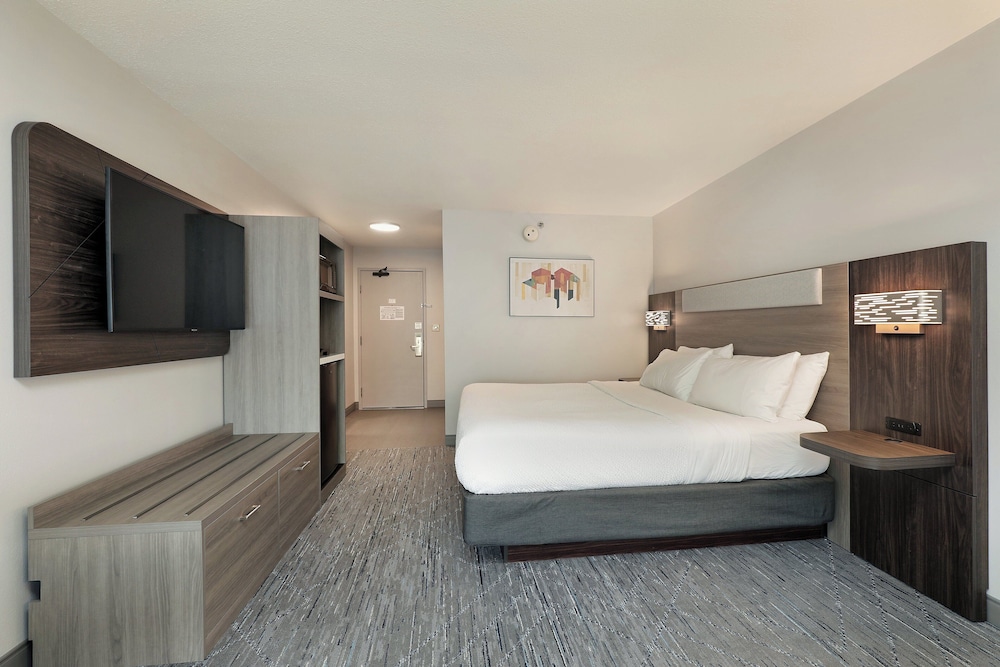 Holiday Inn Express & Suites New Berlin by IHG - photo 18