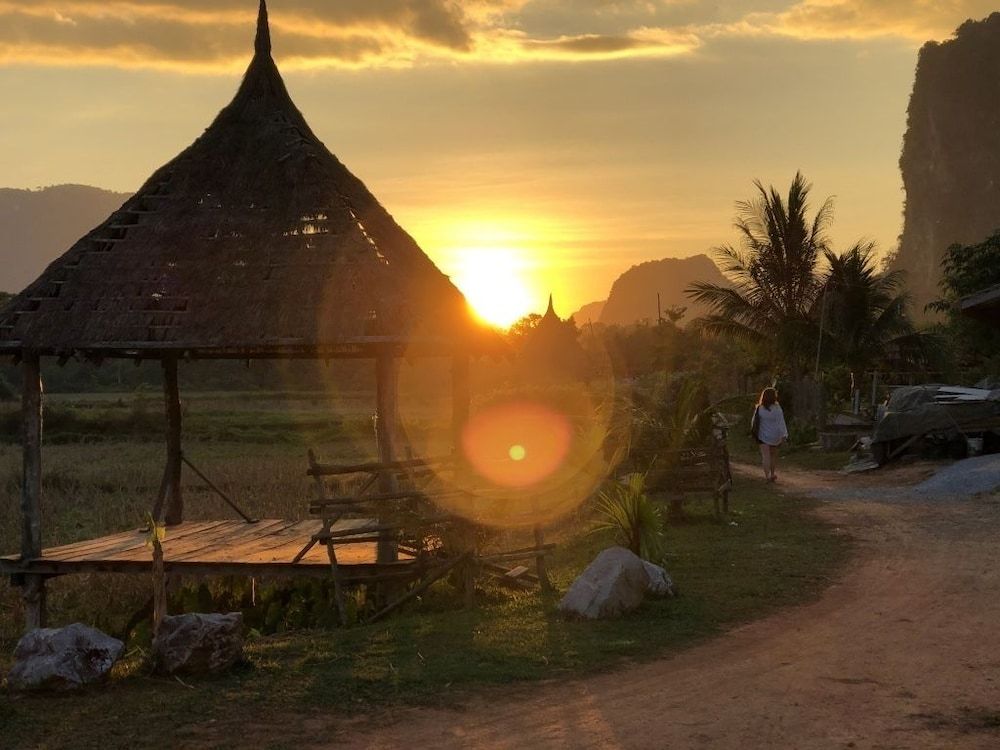 Padaeng Mountain View Resort in Vangviang, Laos