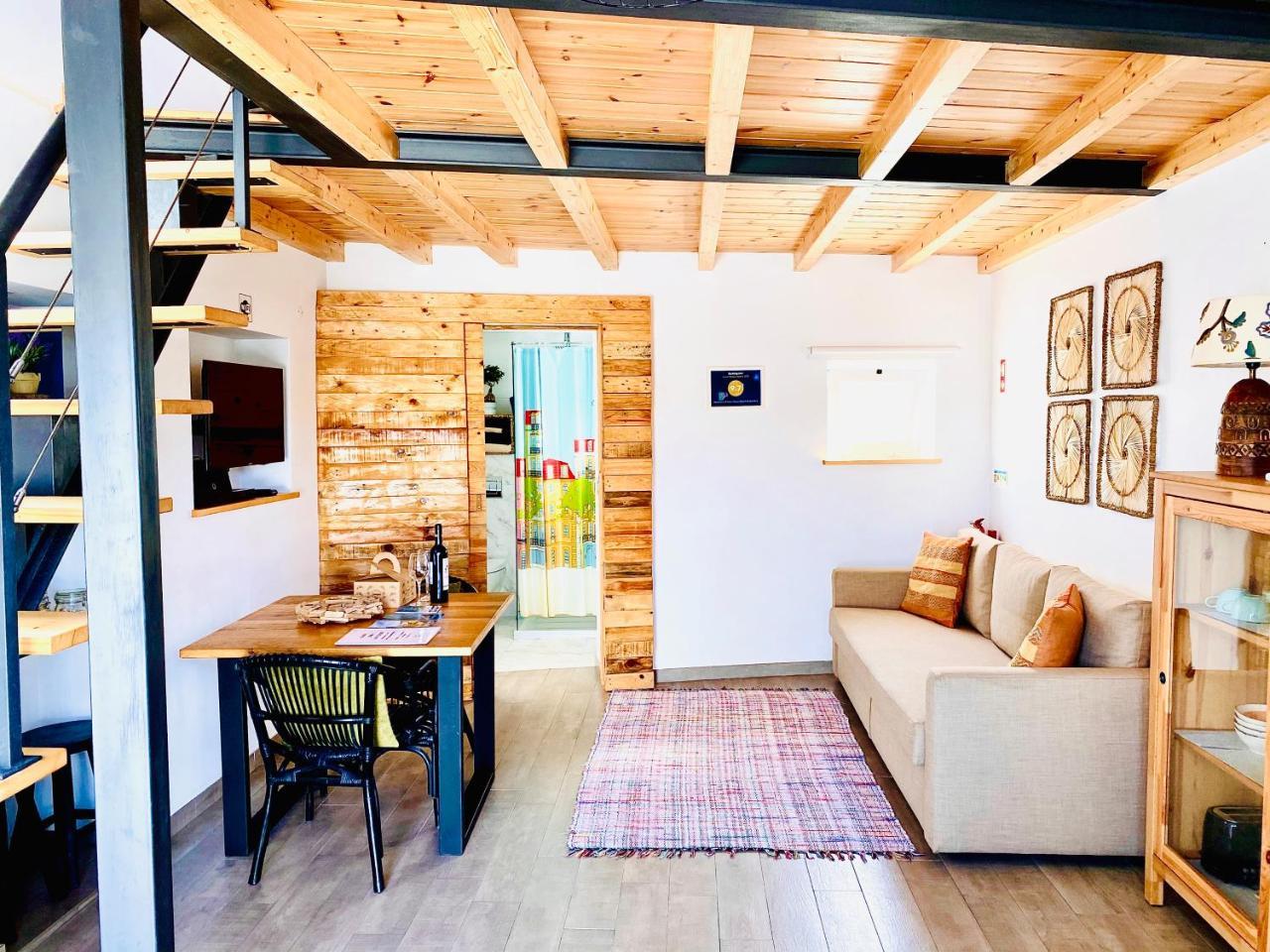 Casinha Azul Near Meco Beach in Sesimbra, Portugal