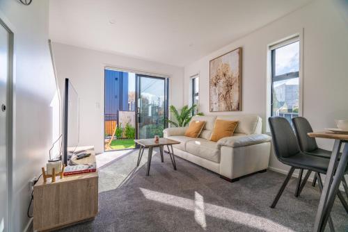 King bed on Hagley Park corner in the CBD — 4-Star Luxury Hotel in Christchurch, New Zealand