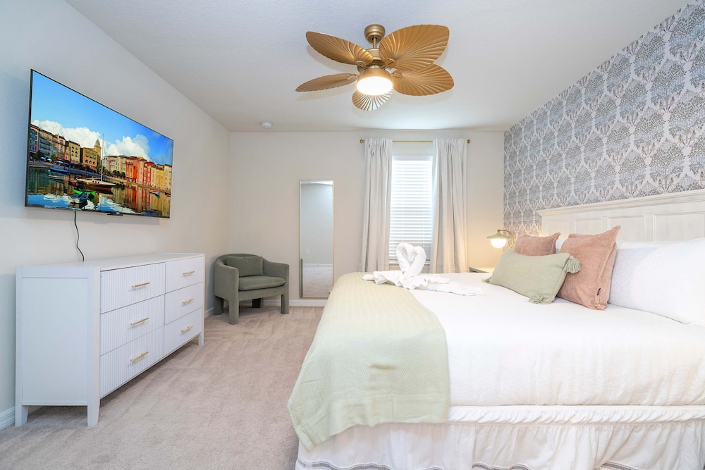 Amazing 5 Suite Home With Resort style Amenities - photo 64