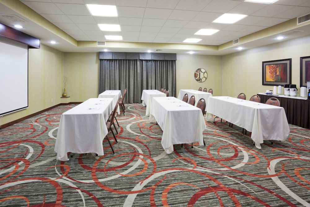 Holiday Inn Express & Suites Bloomington MPLS Arpt Area W by IHG - photo 41