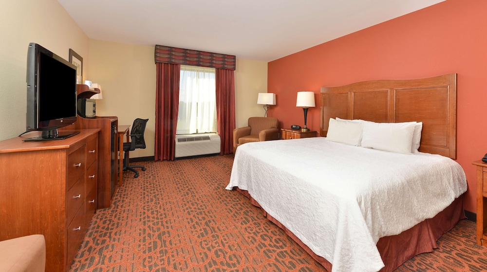 Hampton Inn Muscatine - photo 9