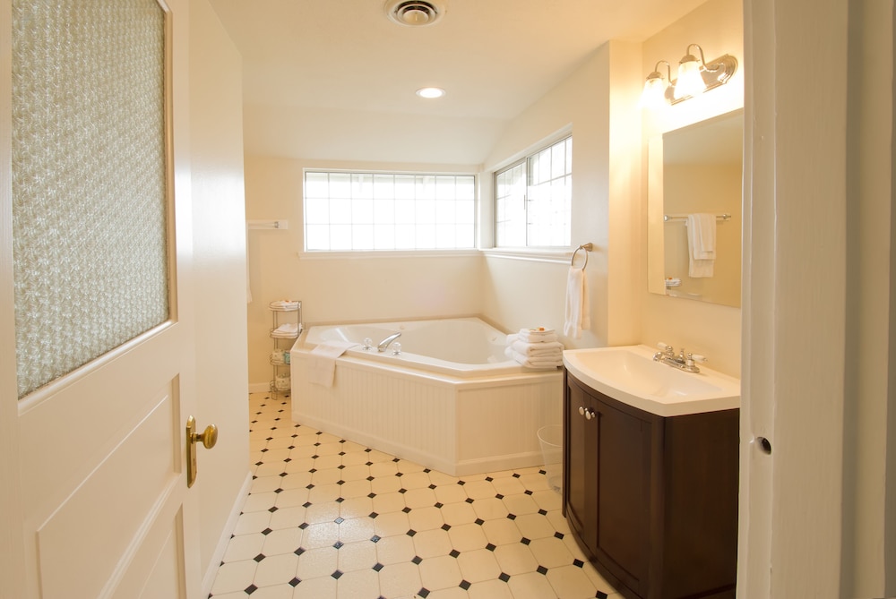 Birchfield Manor Inn and Restaurant - photo 20