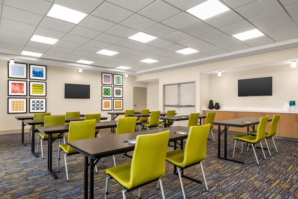 Holiday Inn Express and Suites Ukiah by IHG - photo 56