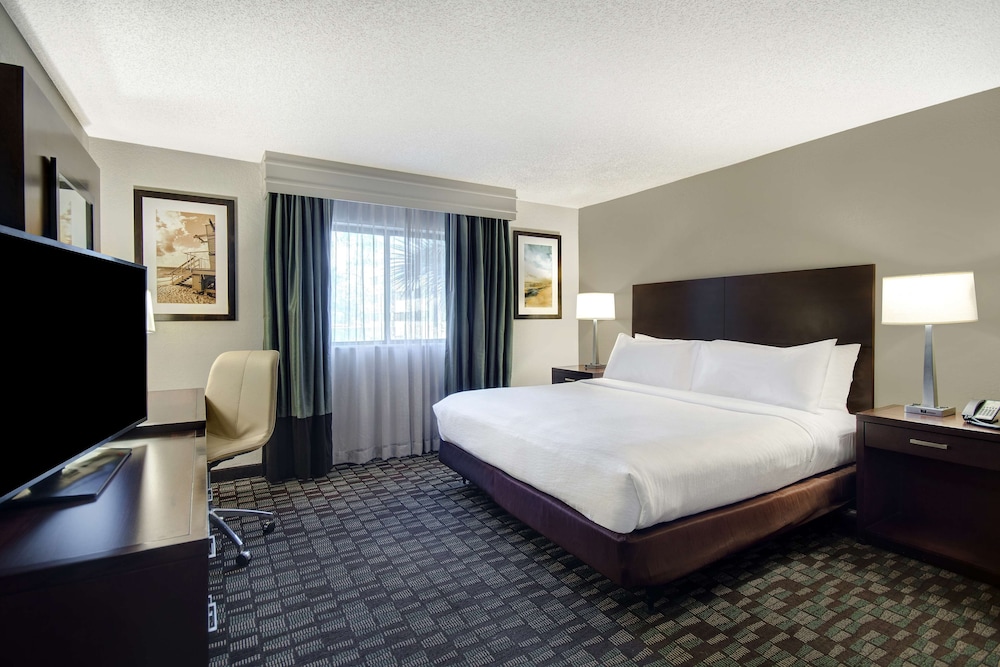 Embassy Suites by Hilton Jacksonville Baymeadows - photo 33