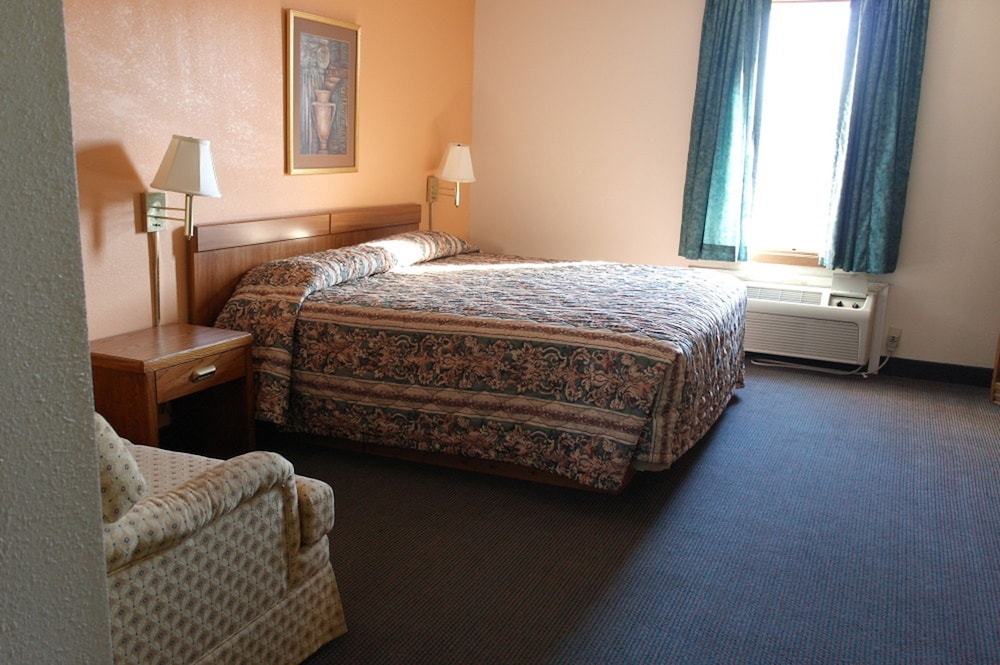 State Line Inn - photo 4