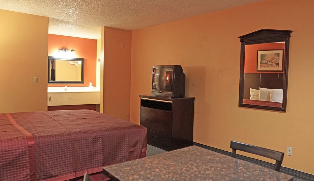 Travel Plaza Inn - photo 25