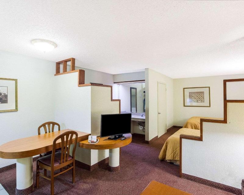 Rodeway Inn & Suites Fiesta Park - photo 9