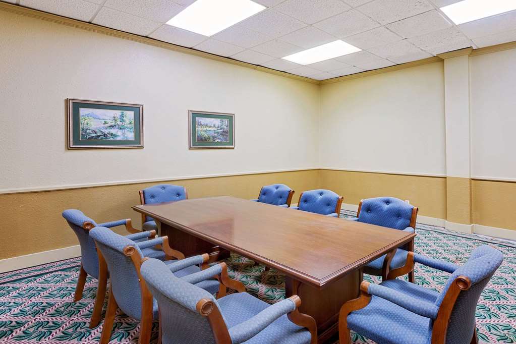 Days Inn by Wyndham Bay City - photo 14