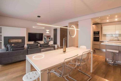 Luxury Living Apartment — 4-Star Luxury Hotel in Nea Ionia, Greece