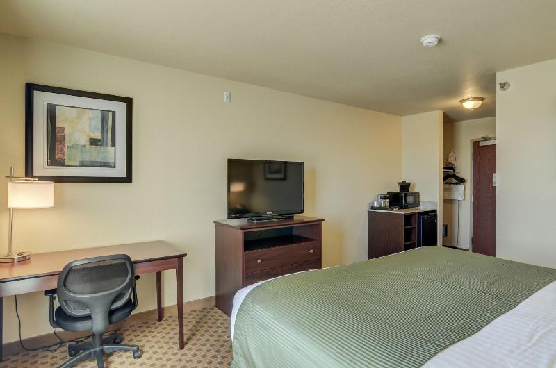 Cobblestone Inn & Suites Eaton - photo 16