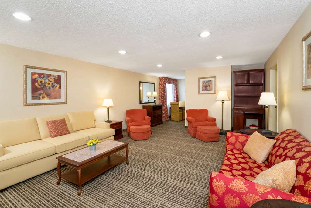 Baymont by Wyndham Knoxville Cedar Bluff - photo 21