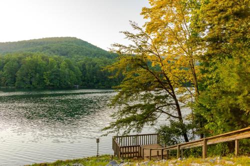 Mountain Top Retreat — Clarkesville — photo 3