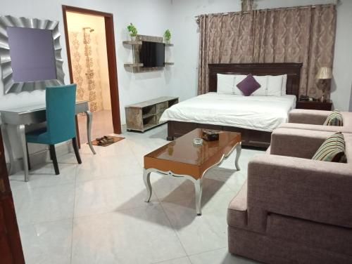 Al Burhan Express Hotel - last minute hotel in Lahore