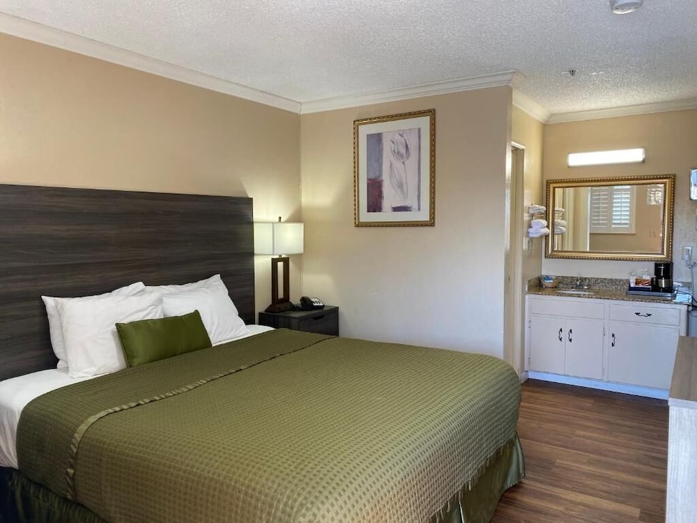 Holland Inn & Suites - photo 22