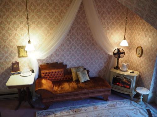 Old Consulate Inn - photo 20