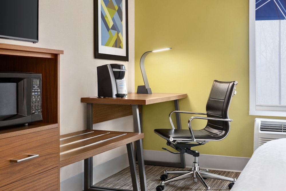 Holiday Inn Express & Suites Philadelphia Mt. Laurel by IHG - photo 22