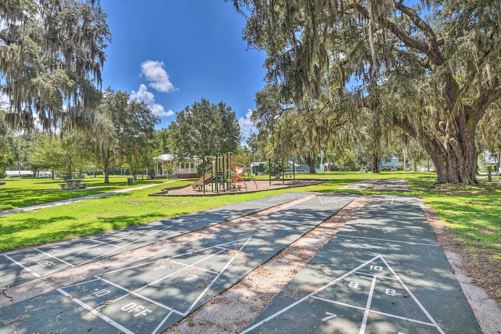 Historic Crescent City Studio Lakefront With Dock 17933413 — Crescent