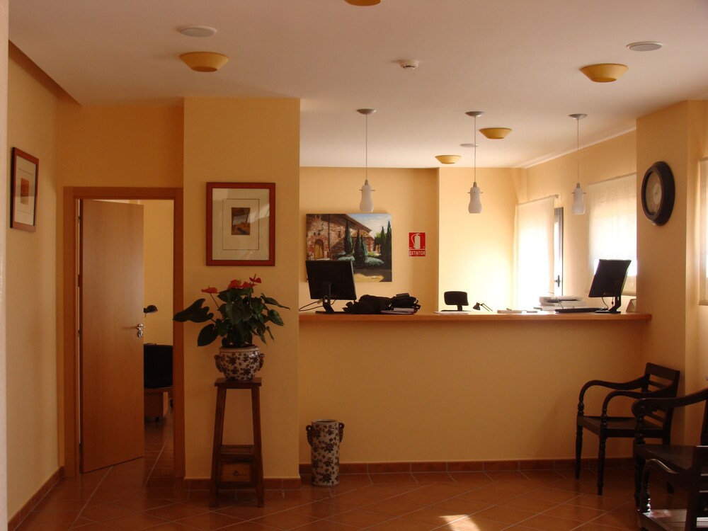 Apartamentos El Portón de la Sierra — Orea — photo 4