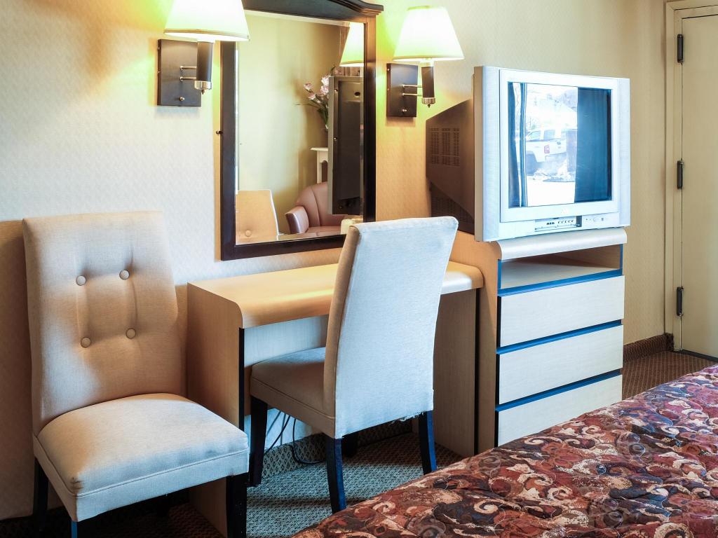 Capri Lynbrook Motor Inn - photo 26