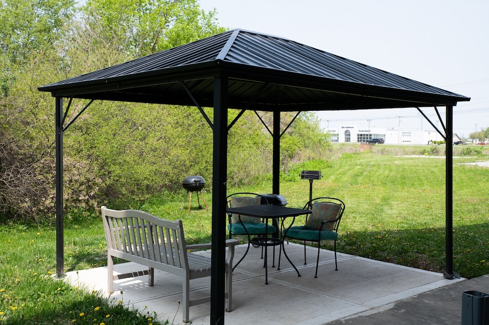 BlissPoint Inn & Suites - photo 35