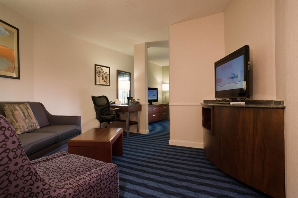 Fairfield Inn & Suites By Marriott Lancaster - photo 2