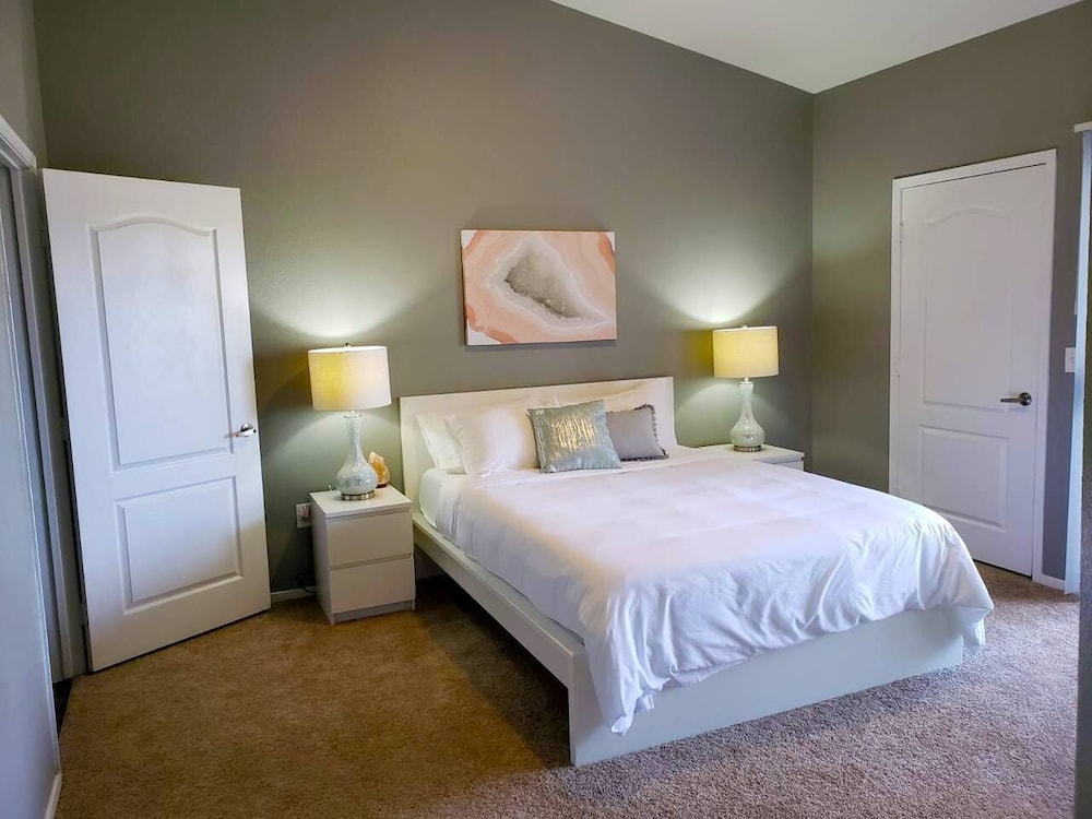 Quiet & Private Home 15 Minutes From Strip w Pool