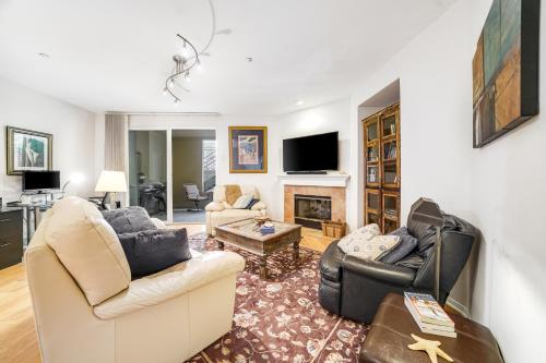 Ocean Pointe Getaway 30 Night Minimum — 4-Star Luxury Hotel in Carlsbad, United States
