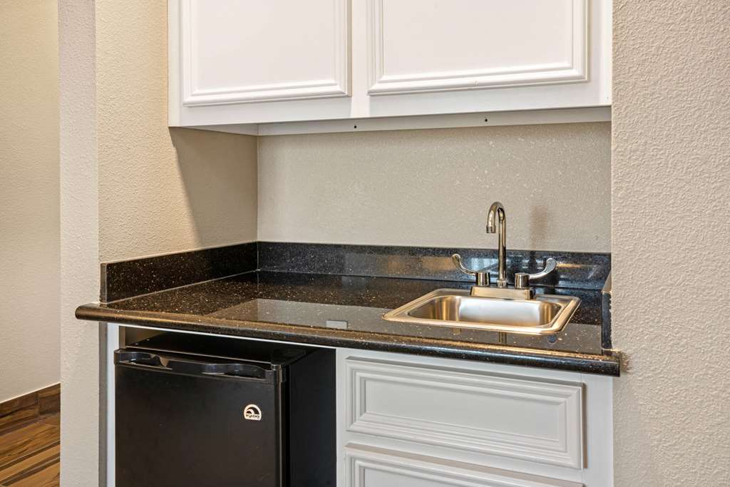 La Quinta Inn & Suites by Wyndham Houston Magnolia - photo 23
