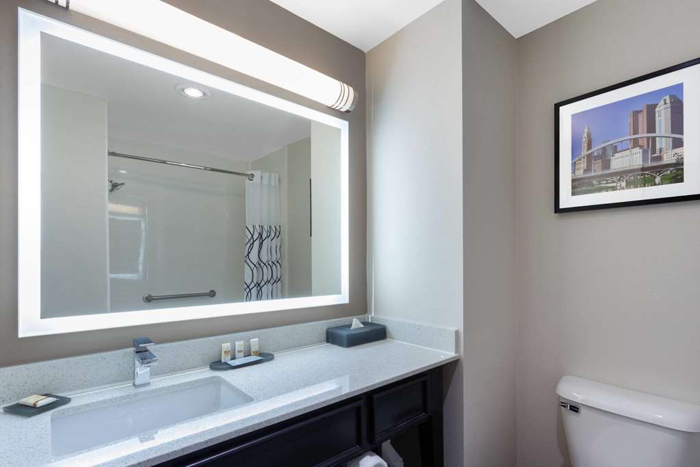 La Quinta Inn & Suites by Wyndham Columbus West Hilliard - photo 25