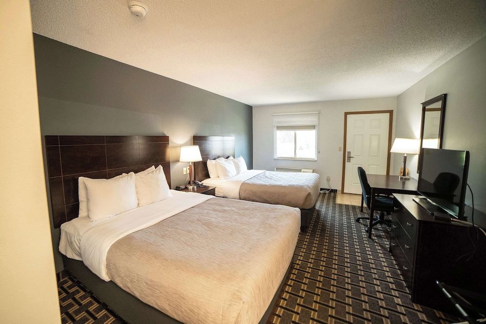 Quality Inn & Suites Watertown near Prairie Lakes Ice Arena - photo 16