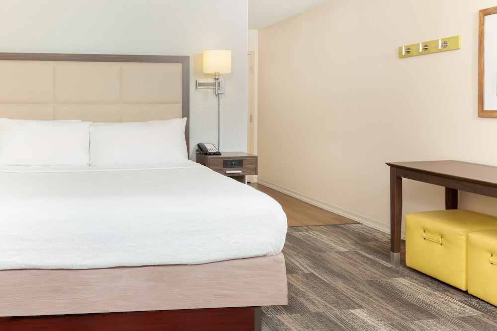 Hampton Inn & Suites Niles Warren - photo 9