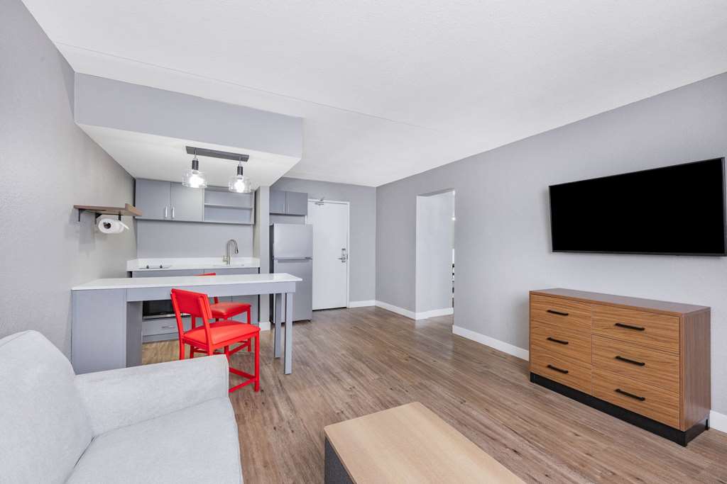 Hawthorn Extended Stay by Wyndham Wichita Airport - photo 28