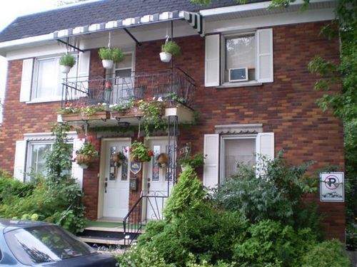 Oasis Du Vieux Longueuil in Longueuil, Canada