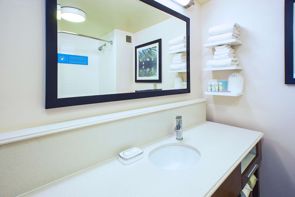 Hampton Inn & Suites Providence Warwick Airport - photo 14