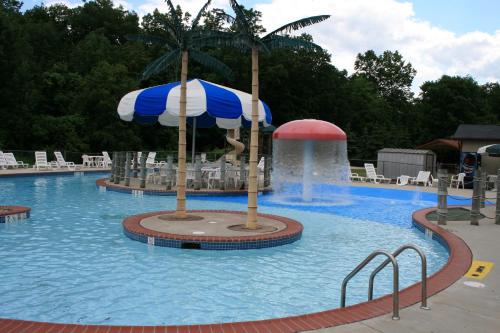 Scotrun Camping Resort Deluxe Park Model 4 - photo 4